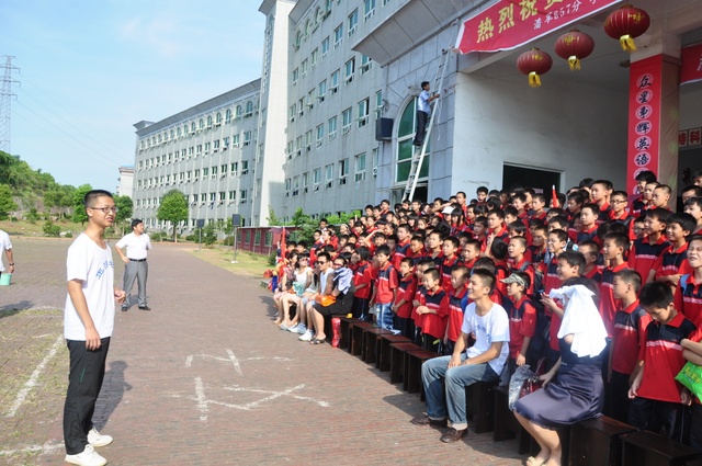 我校数学精英在湖南省第二届生活数学创新实践活动中载誉而归