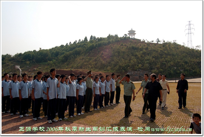 williamhill威廉希尔亚洲官网2006年秋季新生军训汇报表演