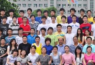 williamhill威廉希尔亚洲官网2011年高三年级往届毕业照（32-38班）